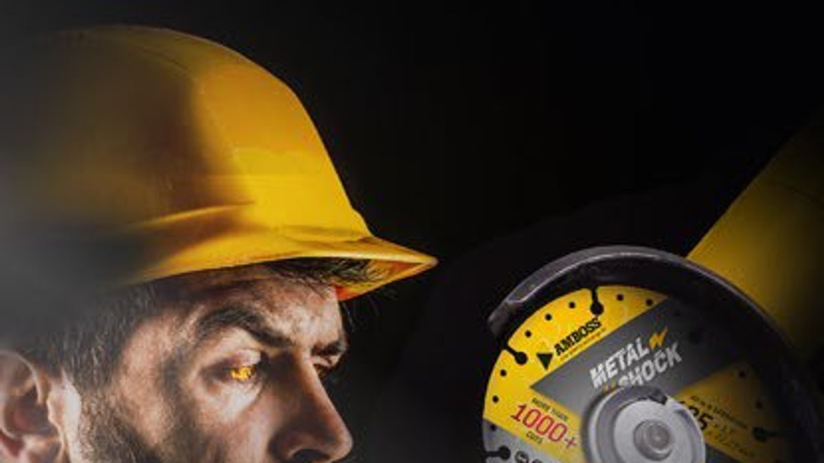 Mit dem Winkelschleifer Holz trennen? So geht's!
